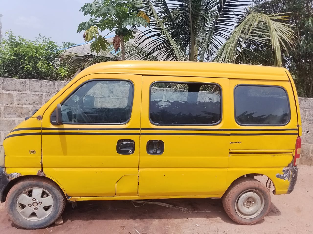 A picture of Suzuki mini bus