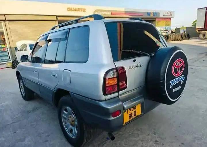 A picture of RAV4 0620356906