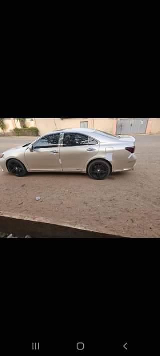 A picture of Lexus Es350 2022 model