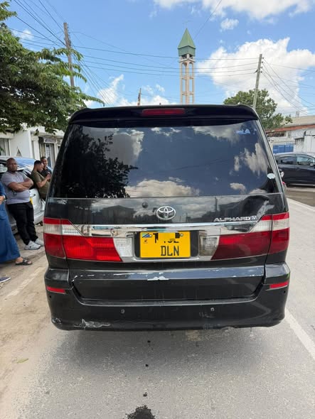 A picture of TOYOTA ALPHARD
