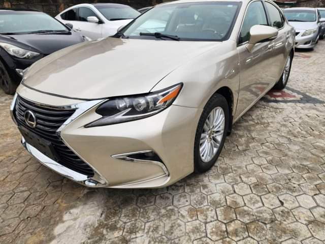 A picture of LEXUS ES350 2018 15.3M