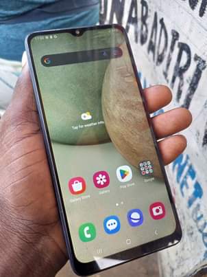 A picture of Samsung A12 haina kipengele