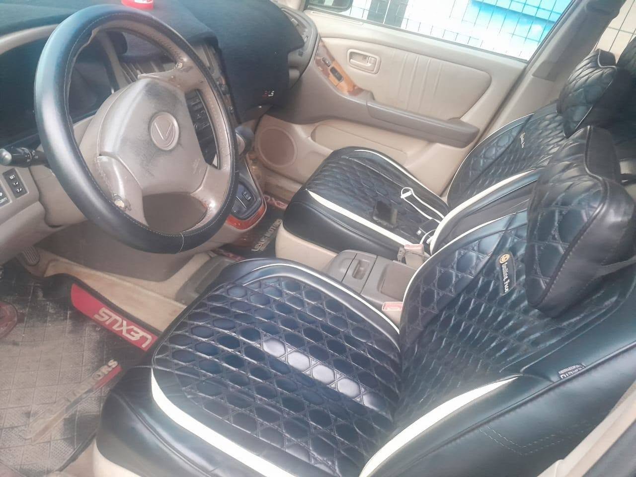 A picture of RX300 2001 model first body engine and gear perfect a