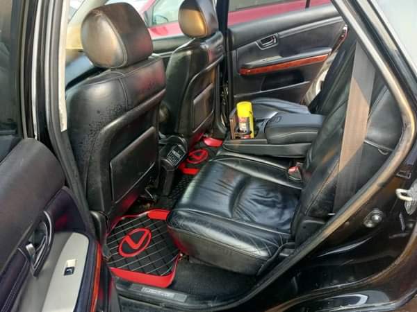A picture of Highest grade Lexus RX 330 06 model Everything is intact