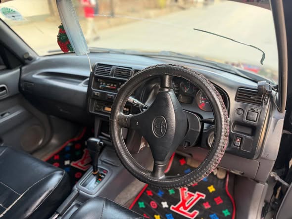 A picture of RAV4 Old Year 1995 Cc 1990 Fuel petrol Mileage 72