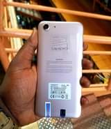 A picture of Oppo 128gb 200k