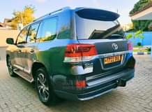 A picture of Land Cruiser V8 2020
