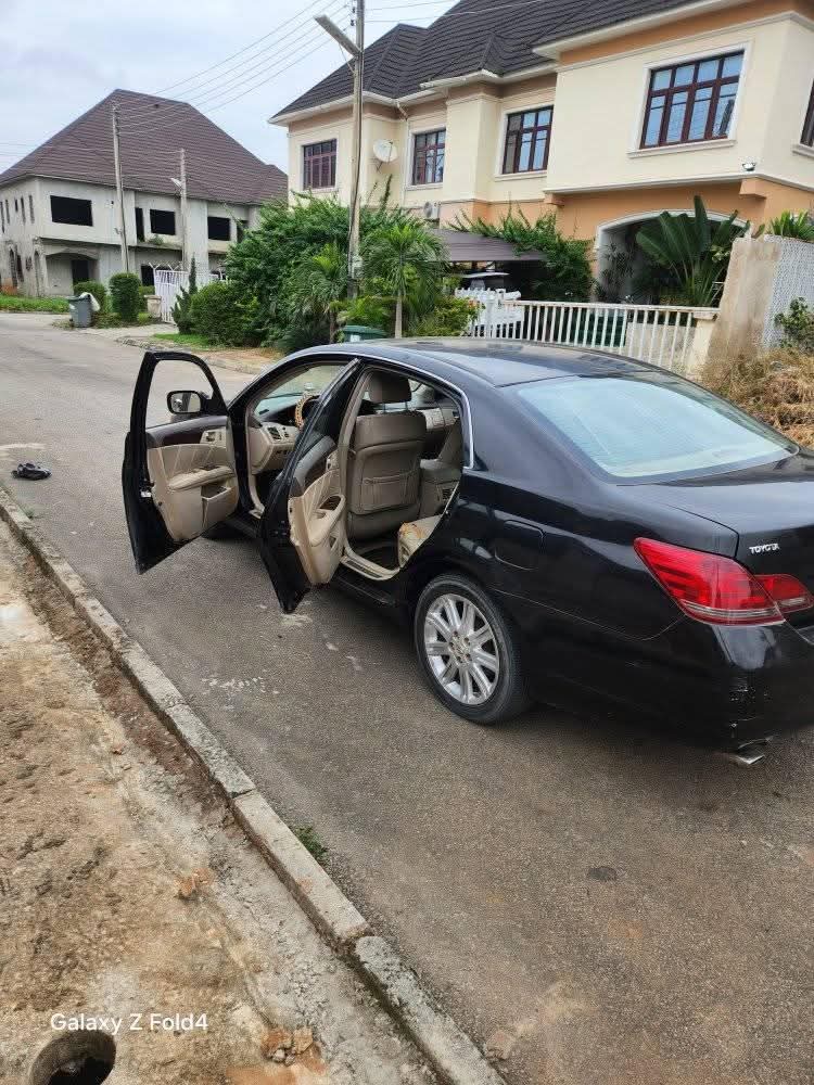 A picture of 2008 Toyota avalon