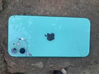 A picture of Iphone 11 64gb