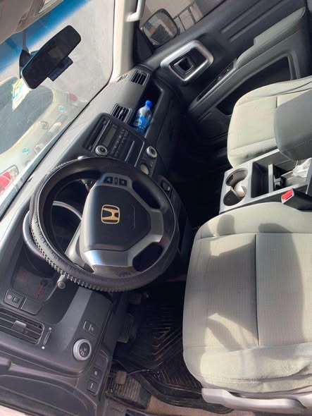 A picture of HONDA RIDGELINE 2008