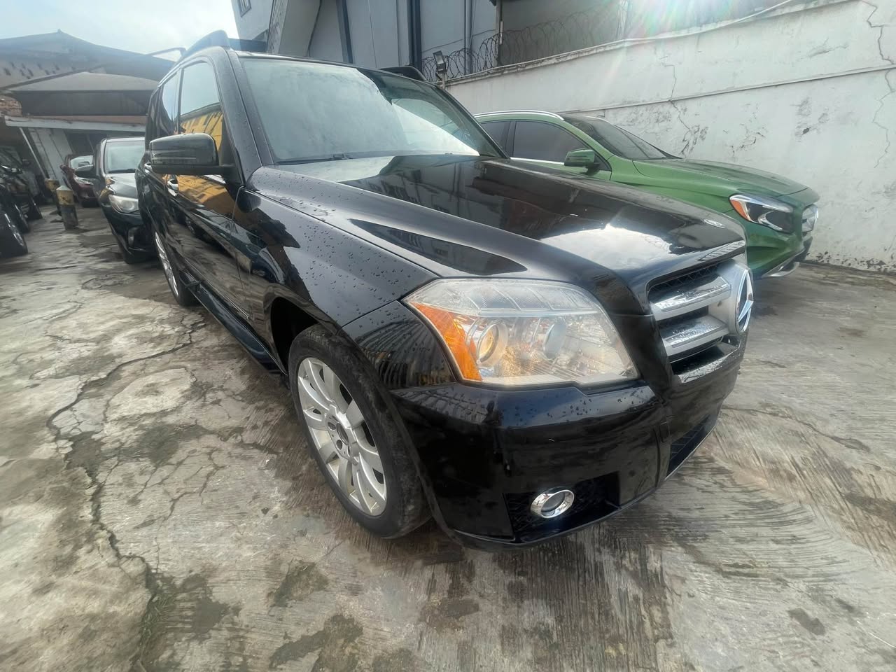 A picture of FOREIGN USED 2010 MERCEDES BENZ GLK350