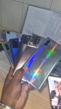 A picture of UK used original phones