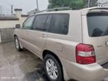 A picture of Toyota Highlander 2006 model Engine very silent Gear super sharp