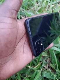 A picture of Google pixel 4xl 64Gb PRICE 275 000 ONLY