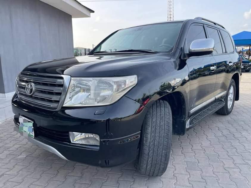 A picture of Few months registered 2011 Toyota Landcruiser... Pure first body First