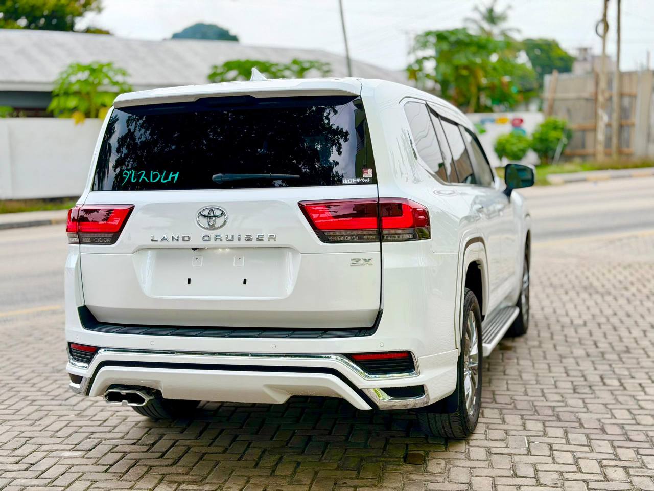 A picture of Land cruiser ZX
