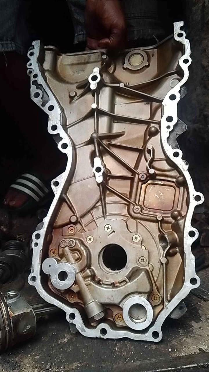 A picture of Toyota engine operators top cylinder and blocks