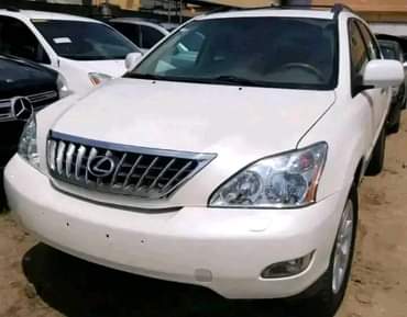 A picture of Brand LEXUS Model RX330 Year 2007 COLOUR WHITE Transmission Automatic
