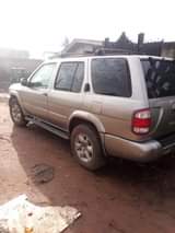 A picture of Awoof Nissan Pathfinder is HERE