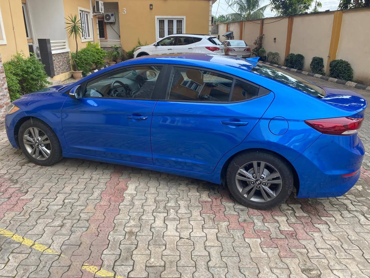A picture of Ibadsn Tokunbo 2018 Hyundai Elantra limited 16.5m Thumbstart