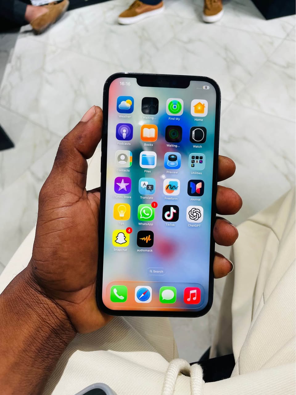 A picture of iPhone 12promax