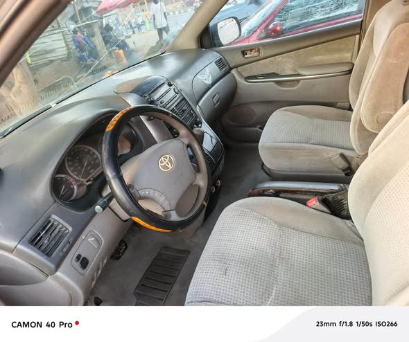 A picture of 2005 Toyota Sienna