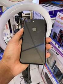 A picture of i phone 7 GB 128 bh 100 haiana shida yoyote