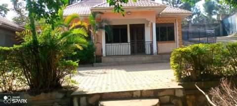 houses munyonyo