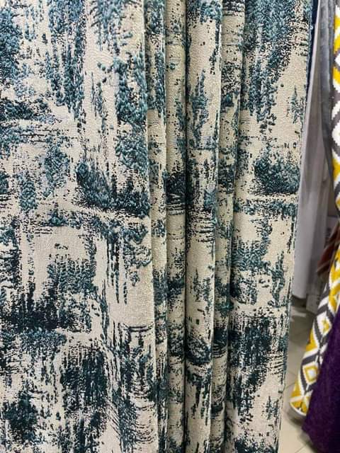 A picture of Velvet curtains 8m