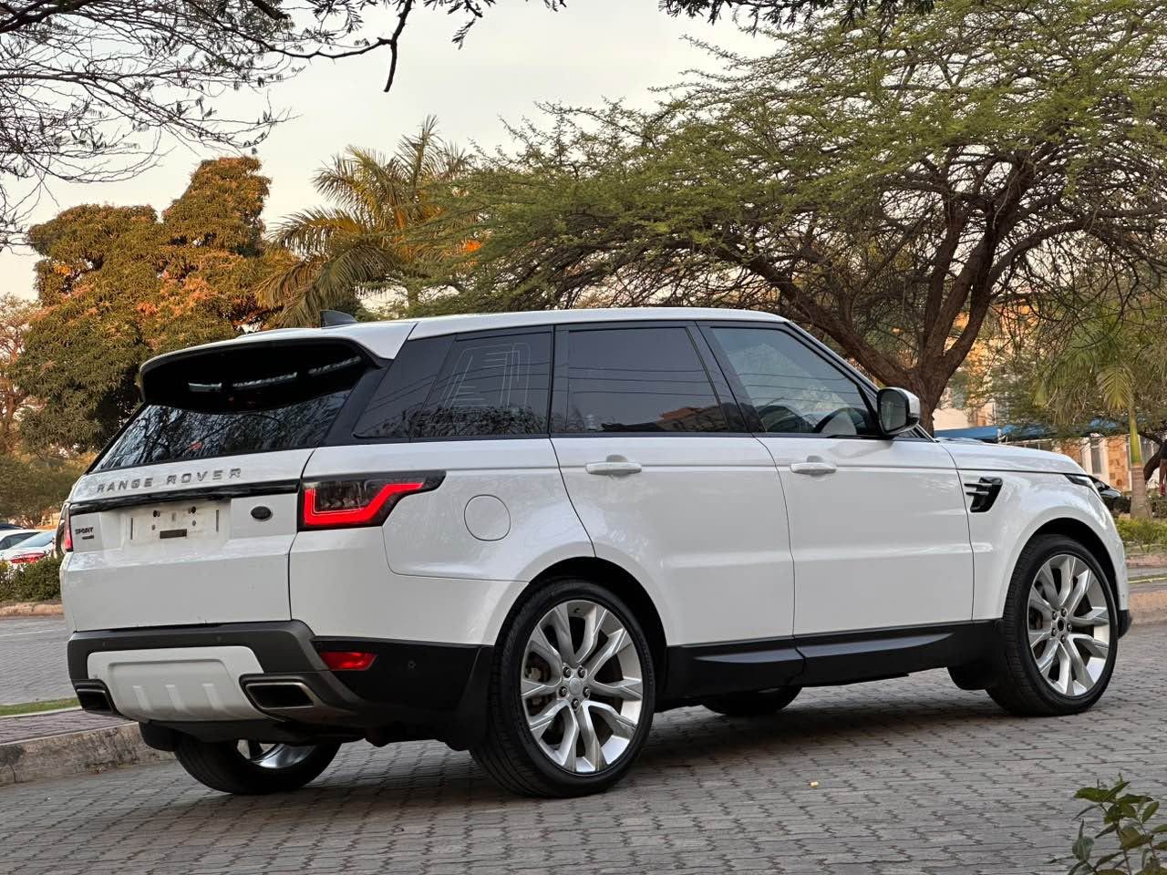 A picture of RANGE ROVER SPORT 2019