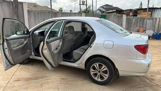 A picture of TOYOTA COROLLA