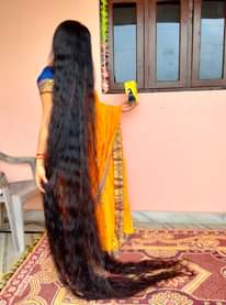 A picture of Zafran hair oil