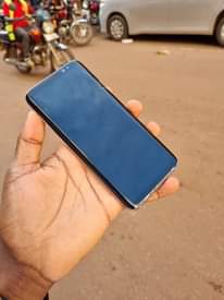 A picture of Samsung Galaxy S8 simple crackes two simu cards