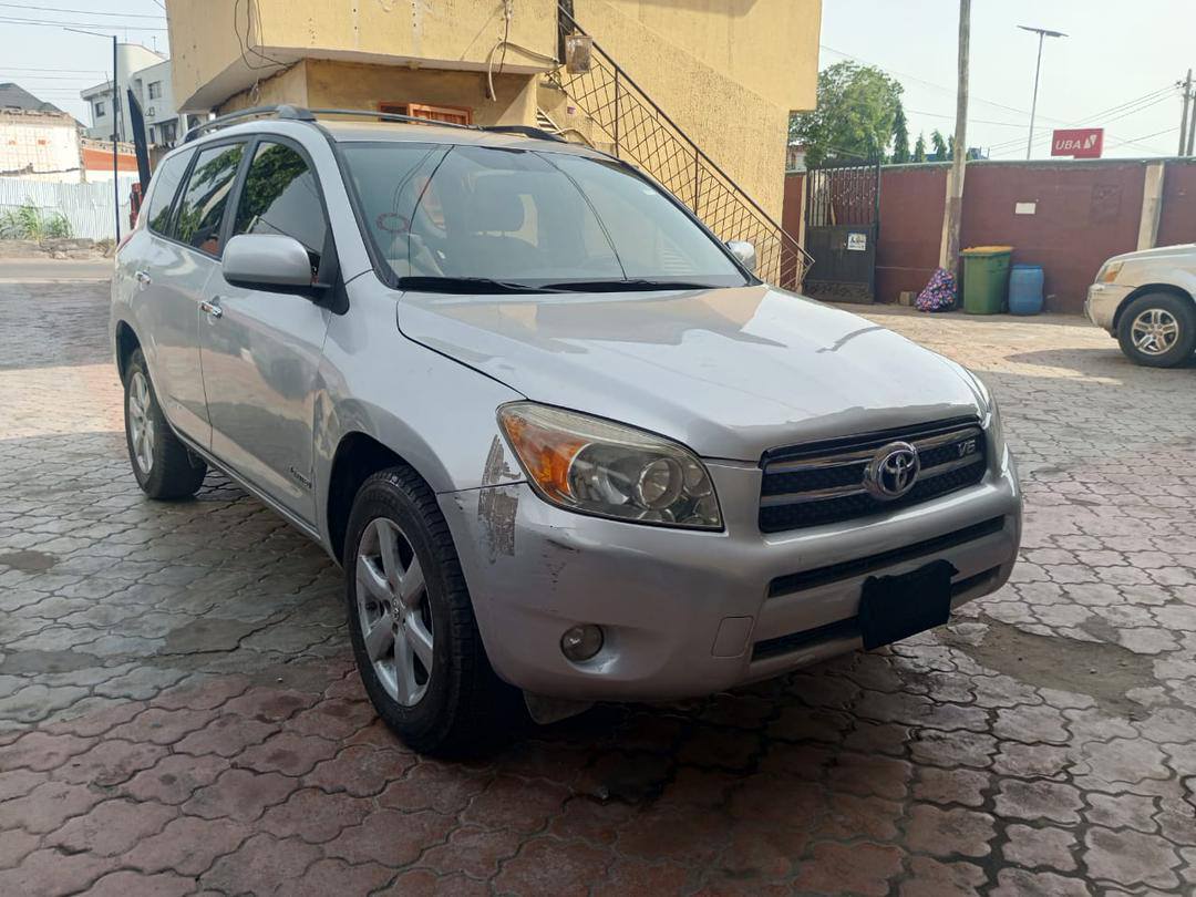 A picture of Toyota rav4 2008