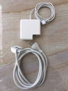 A picture of Apple MacBook charger MagSafe2 45w 60w 85w 35 000. Wholesale