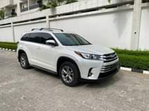 A picture of Fresh off the boat Toyota Highlander Limited awd 2018 model