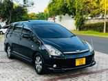 A picture of Toyota Wish 2003
