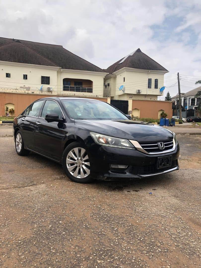 A picture of Honda Accord EXL V6