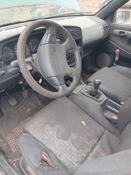 A picture of 08166482890 Dealers deal Volkswagen Passat wagon Engine untouched Gear manual