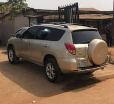 A picture of Clean Nigerian Used Gold Toyota Rav4 2008