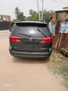 A picture of Toyota sienna