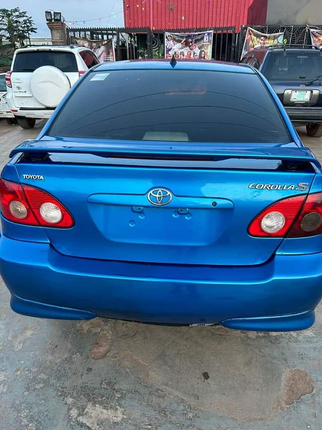 A picture of Toyota Corolla 2007 model local used engine and gear perfect