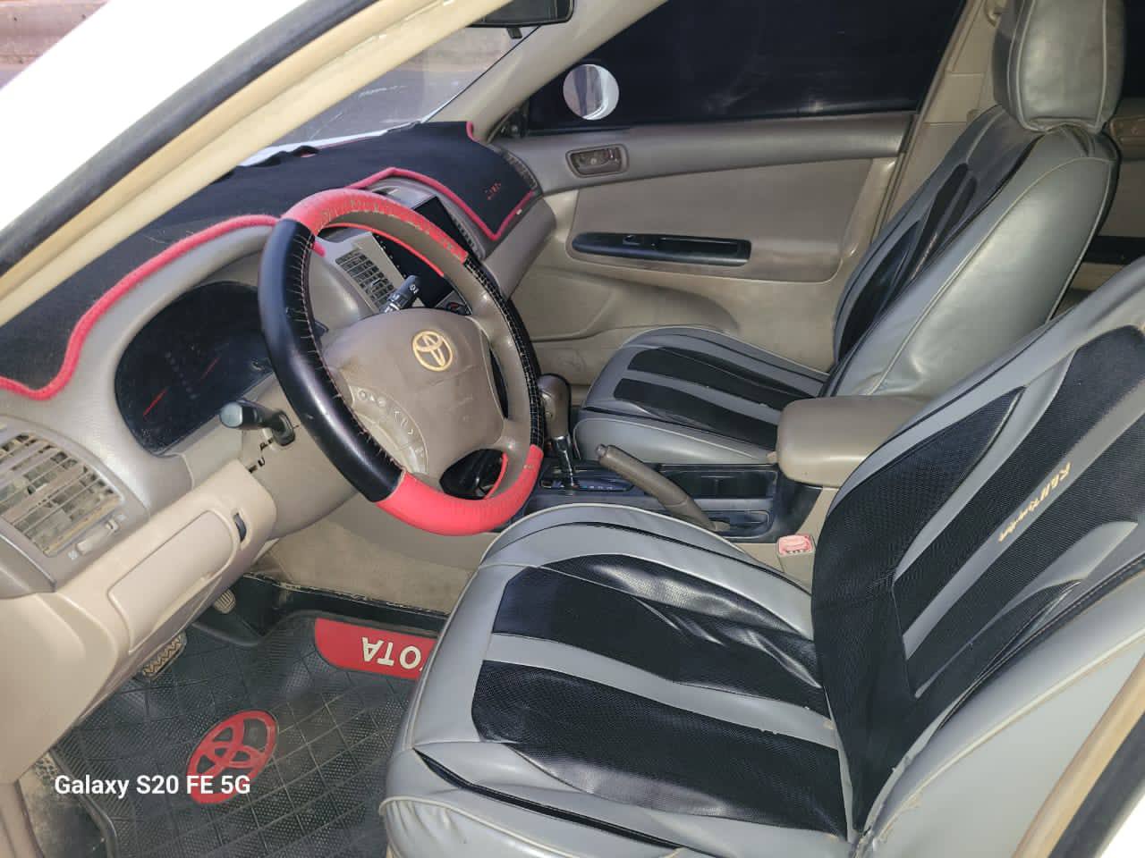 A picture of TOYOTA CAMRY 2005