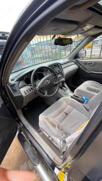 A picture of 2004 first body Toyota Highlander perfectly okay nothing to fix