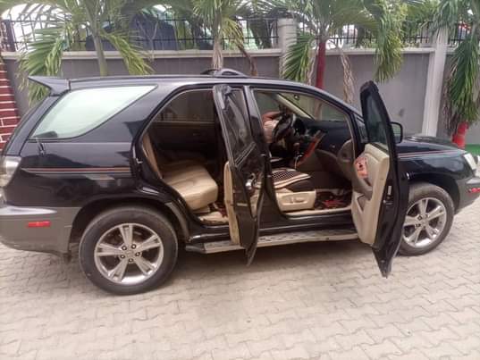 A picture of Lexus RX 300 Engine Gear AC working Clean interior Buy