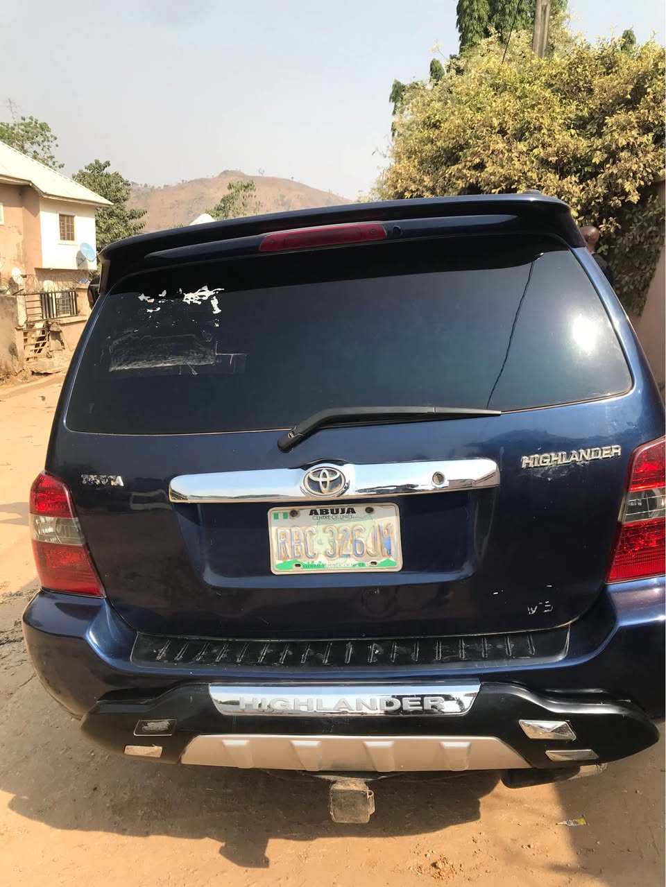 A picture of First body 06 Toyota Highlander with everything working okay selling