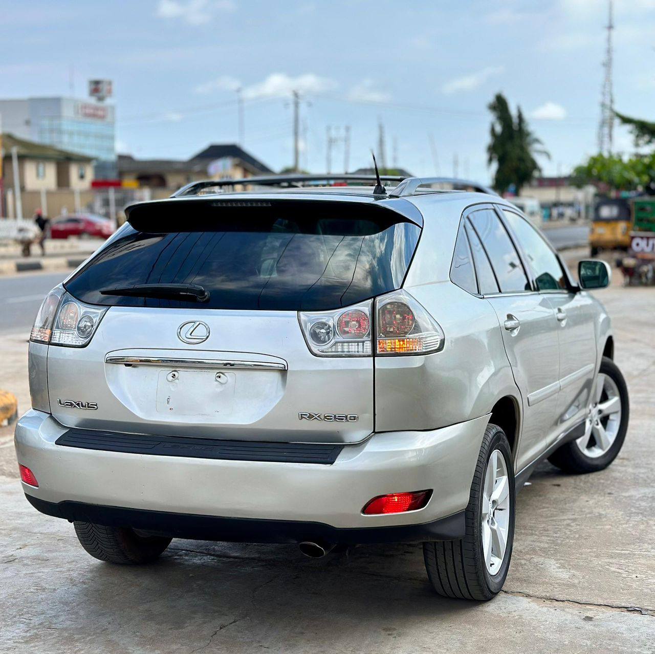 A picture of LEXUS RX 350 2009 MODEL