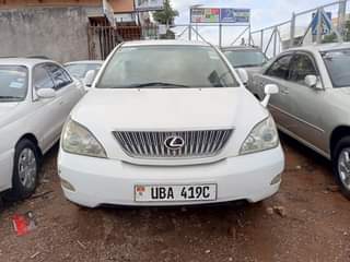 A picture of Toyota Harrier Lexus 2006 model Kawundo UBA C series