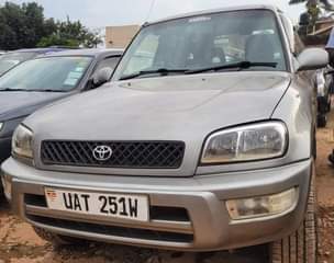 A picture of 1999 Toyota Rav4 super 2.0cc