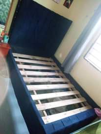 A picture of Bad sofa ya 4 kwa 6 na godoro lake